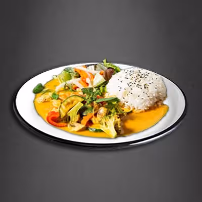 Reis mit Gemüse, Currysauce und Süß-Sauer-Sauce