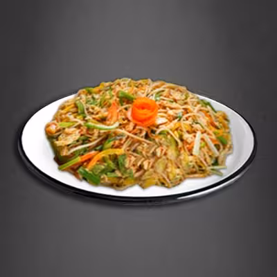 Gebratene Nudeln mit Gemüse und Ei (vegetarisch)