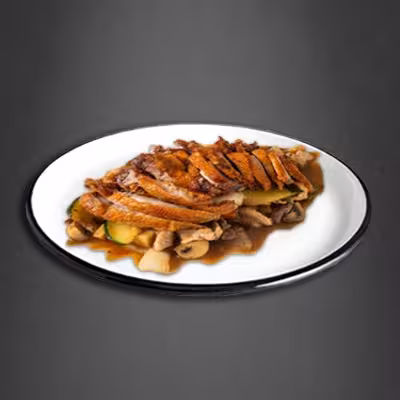 Knusprige Ente mit verschiedenem Gemüse und Chop Suey