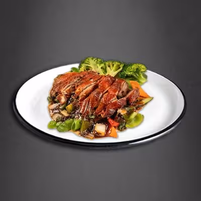 Knusprige ente mit knoblauch. Hoisinsauce. Kong Pao scharf